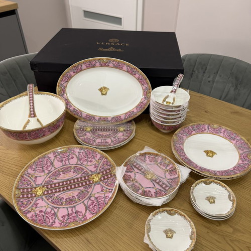 Versace Rosenthal La Scala Del Palazzo Rosa 32-Piece Dinnerware Set new, bone china