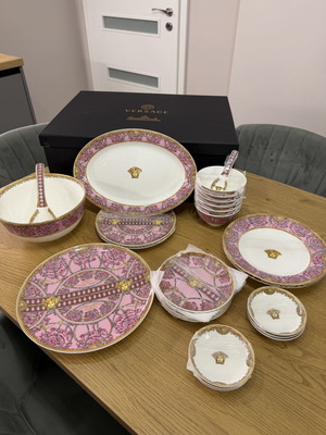 Versace Rosenthal La Scala Del Palazzo Rosa 32-Piece Dinnerware Set new, bone china