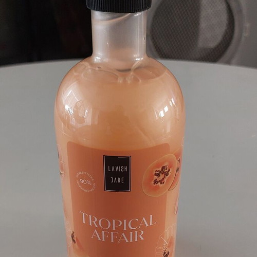 Lavish Care Tropical Affair Bath & Shower Gel 500ml new