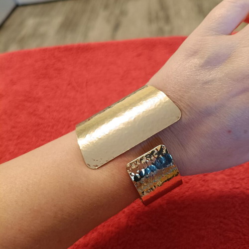 Women's gold-tone hammered jewelry set, adjustable cuff and ring