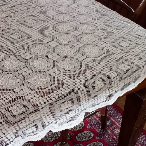 Handmade knitted tablecloth used, diameter 1.30