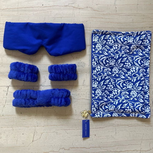 Estée Lauder beauty set new with terry ribbons, mask and pouch