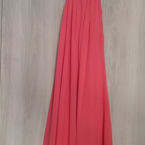 Coral dress with a jewel tie at the neck