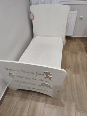 Baby cot convertible to preteen bed, like new, with Greco Strom mattress