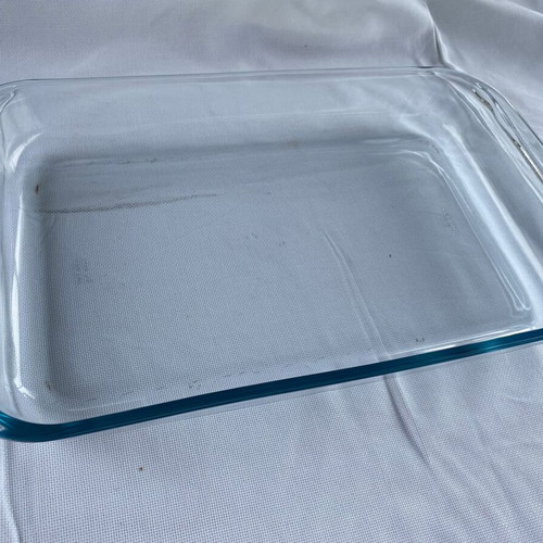 Serving set like new with silver-plated tray and Pyrex