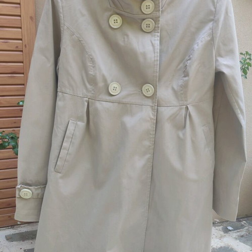 Cotton trench coat lined with padding size M like new, beige