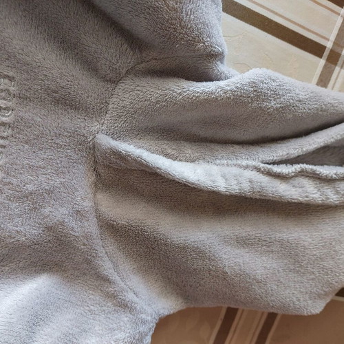 Miss Ebita sweatshirt like new for 8-year-old girl with hood and pockets