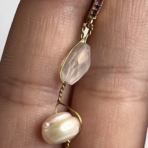 Single hoop earring used with pearl and multicolored stones gold-tone