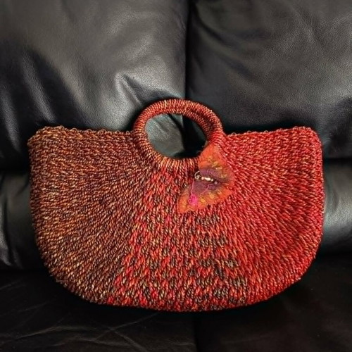 Straw handbag red like new