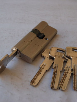 Fiam lock cylinder used with 5 keys, 7.5 cm length