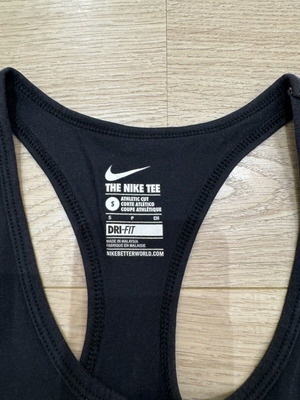 Nike γυναικείο μπλουζάκι dri-fit μεταχειρισμένο, μαύρο, μέγεθος S