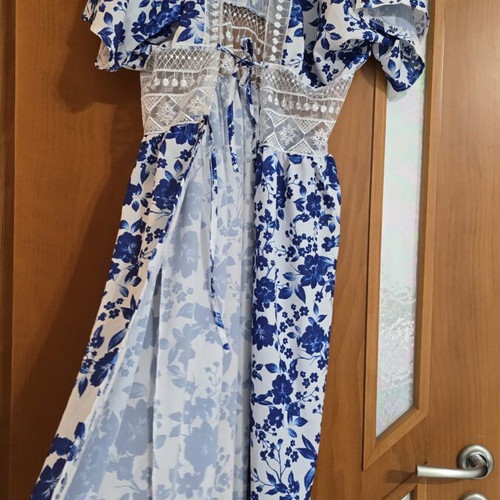 Kimono dress white-blue floral with lace details and belt, like new