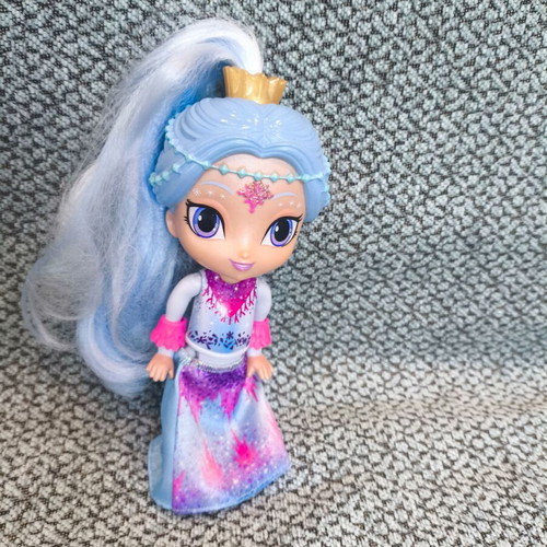 Shimmer and Shine doll with 3 mini figurines like new