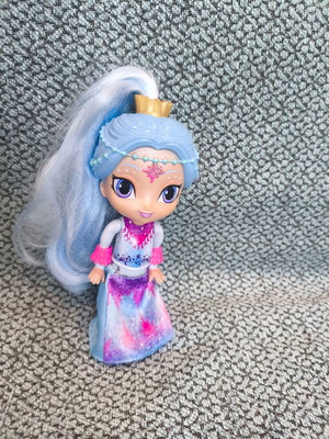 Shimmer and Shine doll with 3 mini figurines like new