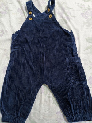 Benetton overalls like new, 12 months, side buttons and pocket