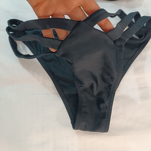Black strappy push up bikini like new, size large