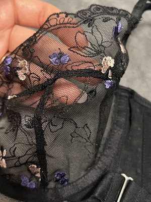 Hunkemoller σουτιέν σαν καινούργιο, μέγεθος 70D, μαύρο και μωβ