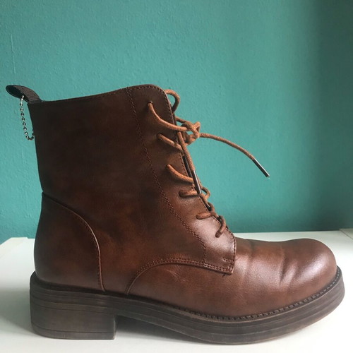 Camel faux leather ankle boots with zipper like new, size 38