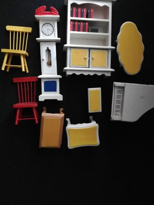 Wooden dollhouse furniture set used, 9 pieces