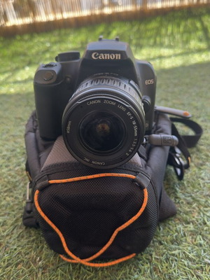 Canon 1000D φωτογραφική μηχανή μεταχειρισμένη με φορτιστή και θήκη