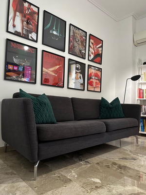 Καναπές τριθέσιος BoConcept σαν καινούργιος, σκούρο γκρι με ποδαράκια αλουμινίου