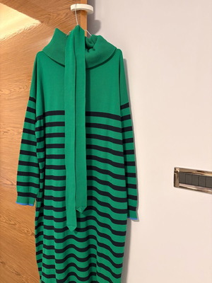 Karavan dress like new, thin fabric pullover style, green