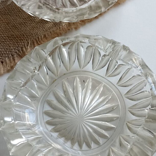 Glass ashtrays like new, set of 2