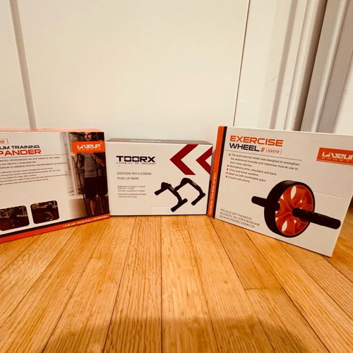 Fitness kit for full body new with resistance bands, wheel and push up bars