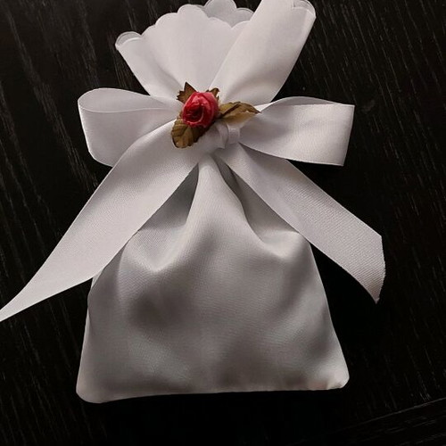 White pouches for bombonieres like new, pack of 133 pieces