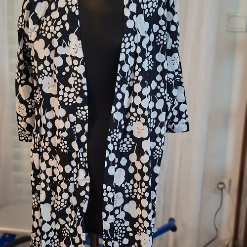 Oysho kimono robe size M like new black and white
