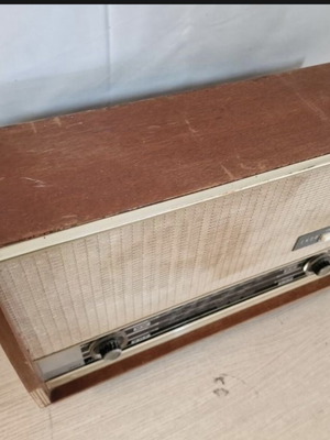 Vintage EKCO radio model U428 used with LW, MW and VHF