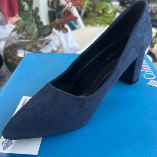 Diamantique Blue Suede Pumps like new, size 39, block heel