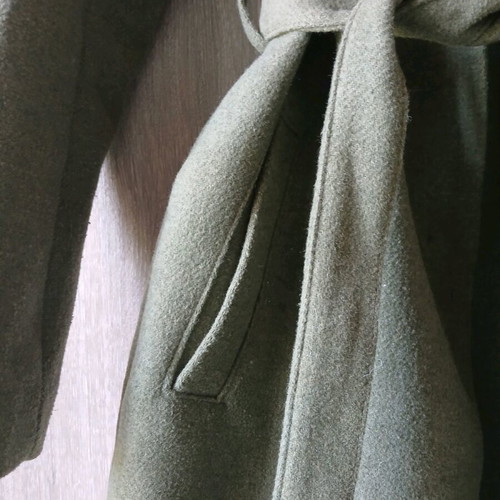Coat like new, green, size S, with belt and 2 buttons