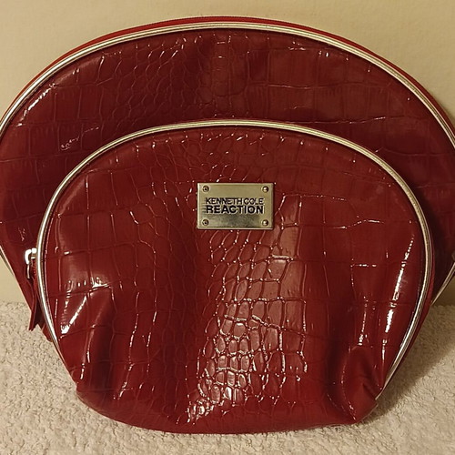 Kenneth Cole set of 2 new burgundy toiletry bags with zipper, faux croc