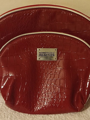 Kenneth Cole set of 2 new burgundy toiletry bags with zipper, faux croc