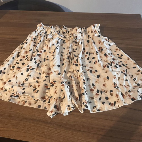 Zip culotte medium size, like new, black and beige