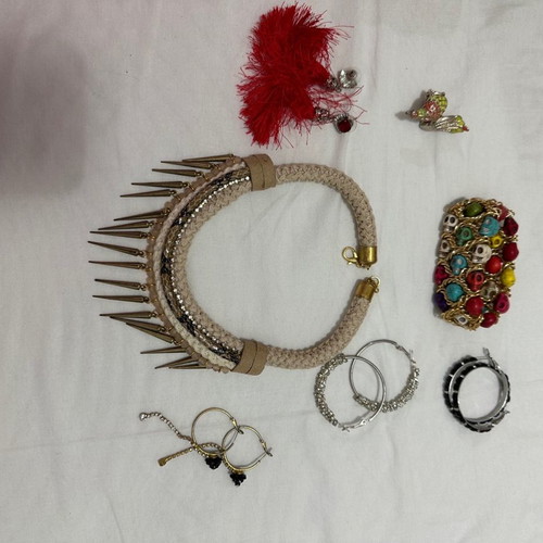 Various jewelry used, all together, in very good condition