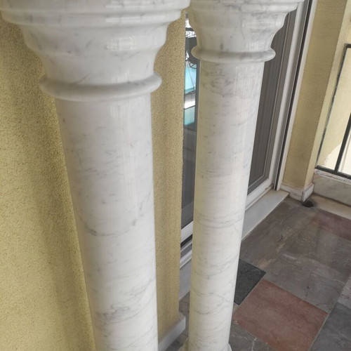 Marble columns like new, white marble with gray veins, height 1.20m