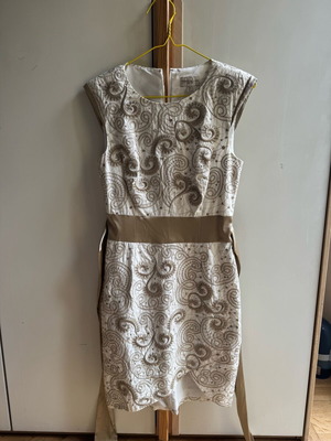Φόρεμα Karen Millen με κέντημα σαν καινούργιο, μέγεθος S, μπεζ και λευκό
