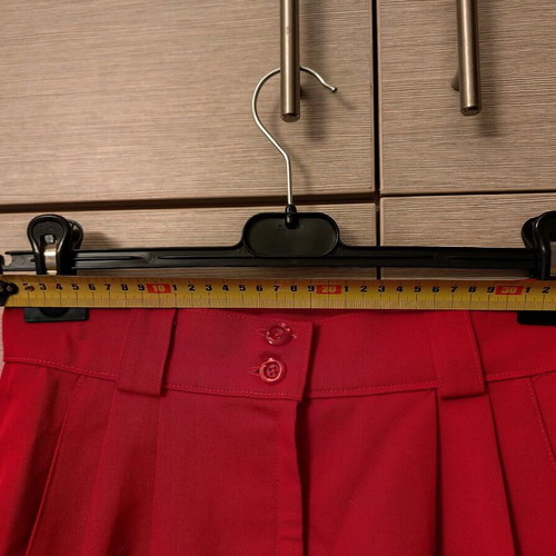 Red skirt like new, 100% wool super worsted gabardine, size S