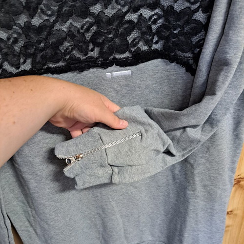 Women's sweatshirt with black lace, like new, size L