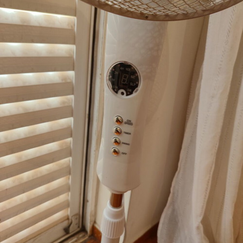 Primo For All Fan like new with remote control and 3 speeds