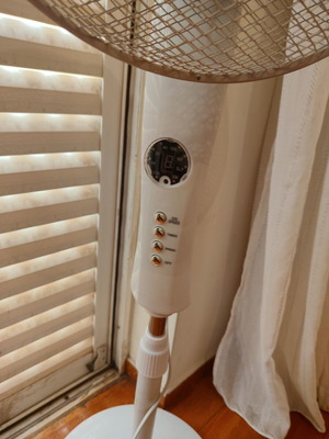 Primo For All Fan like new with remote control and 3 speeds