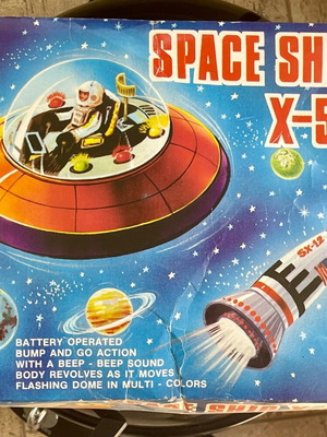 Space Ship X-52 by Ananiadis missing battery cover