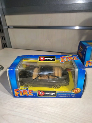 Porche 911 Carrera '97 Burago Street Fire нов