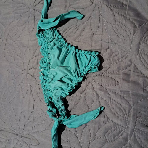 Bikini bottom turquoise like new with ruched and ruffles design