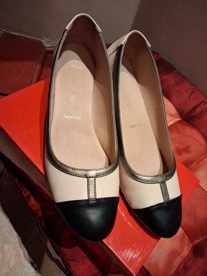 Andres Machado two-tone pumps with 6cm square heel like new, size 44