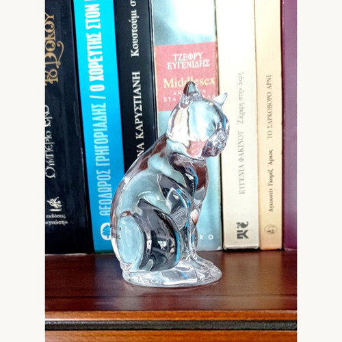 Vintage crystal cat figurine in like new condition