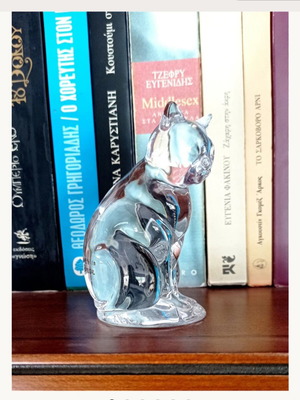 Vintage crystal cat figurine in like new condition