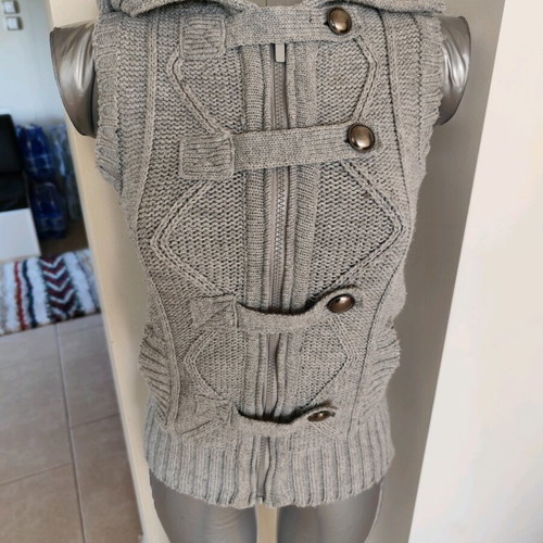 Stradivarius gray knitted sleeveless vest used, size M